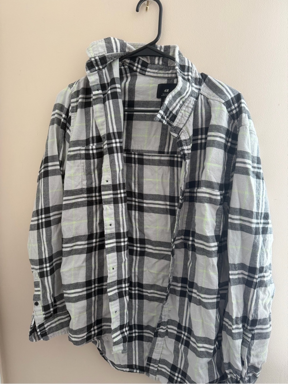 H&M women's Black and White Plaid Button-Down Shirt